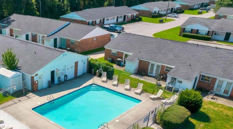 Lauradale in Jacksonville, NC - Foto de edificio