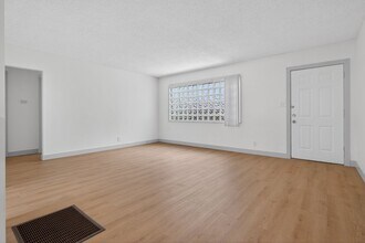 933 Alamitos Ave in Long Beach, CA - Building Photo - Building Photo