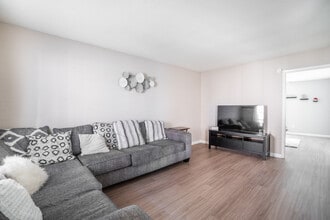 Savannah in Houston, TX - Building Photo - Interior Photo