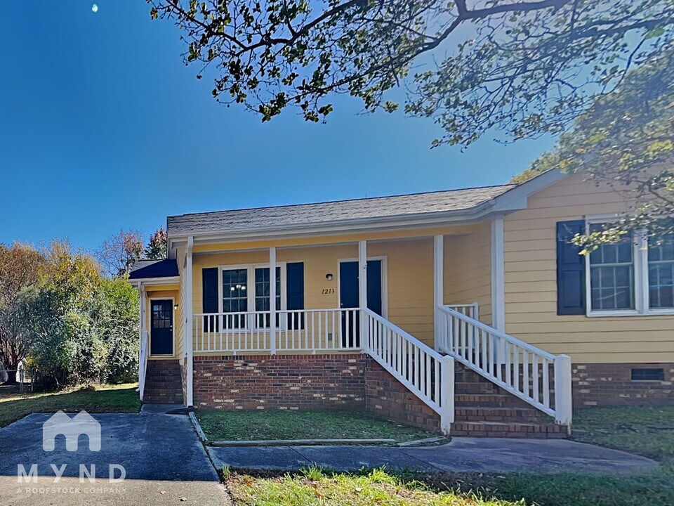 1213 Shakentown St in Knightdale, NC - Foto de edificio