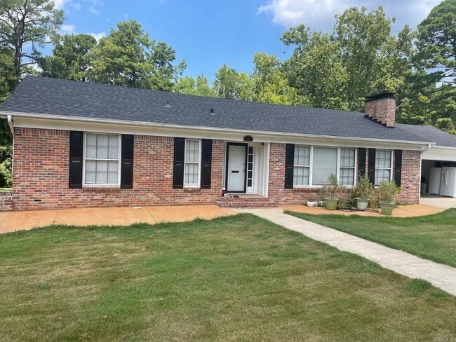 property at 620 Dyer Cir