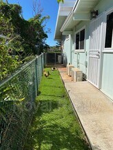 2546 Komo Mai Dr in Pearl City, HI - Building Photo - Building Photo