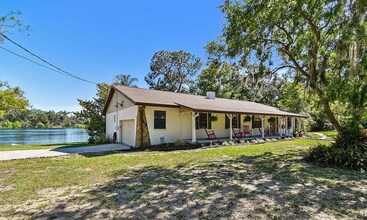 201 Gornto Lake Rd in Brandon, FL - Building Photo - Building Photo