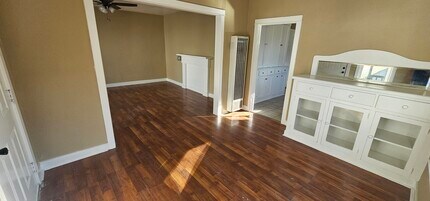 522 W Florence Ave in Los Angeles, CA - Building Photo - Building Photo