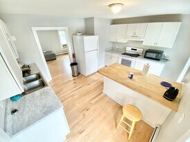 89 Pitkin St in Burlington, VT - Building Photo