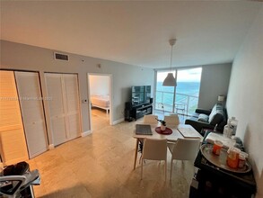 6365 Collins Ave, Unit 2506 in Miami Beach, FL - Building Photo - Building Photo