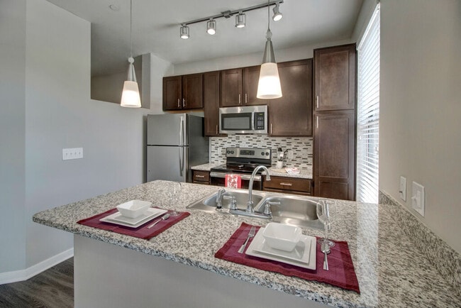 Note 16 Apartments in Nashville, TN - Foto de edificio - Building Photo