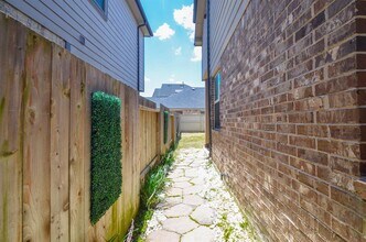 1627 Summer City Dr in Houston, TX - Building Photo - Building Photo