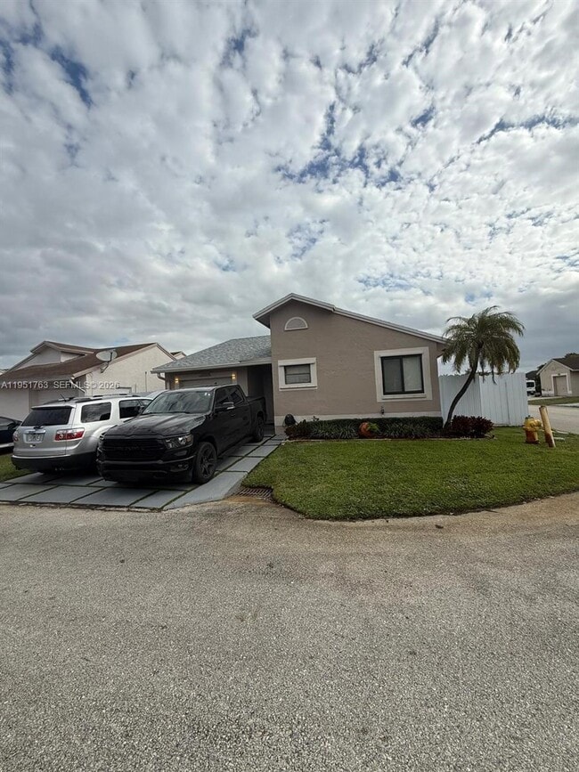 1041 SW 111th Ave in Pembroke Pines, FL - Building Photo - Building Photo