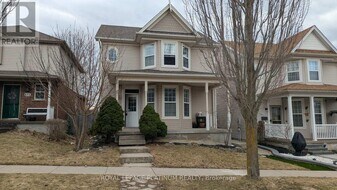 669 Zermatt Dr in Waterloo, ON - Building Photo