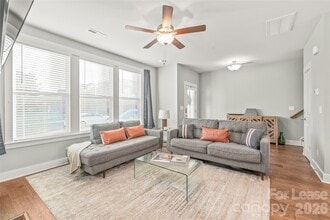 554 Amalfi Dr in Davidson, NC - Building Photo - Building Photo