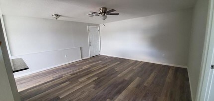 5650 Swift Rd-Unit -240 in Sarasota, FL - Building Photo - Building Photo