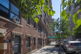 35 W 92nd St in New York, NY - Building Photo - Building Photo