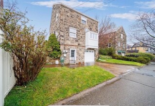 7 Laurel Village in Pittsburgh, PA - Building Photo - Building Photo