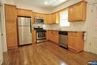 6 Cottage Pl in Allendale, NJ - Building Photo - Building Photo