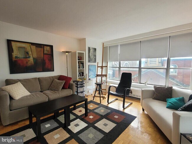 224-30 W Rittenhouse Square in Philadelphia, PA - Building Photo - Building Photo