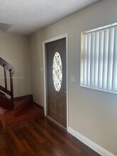 5306 W 26th Ave in Hialeah, FL - Foto de edificio - Building Photo