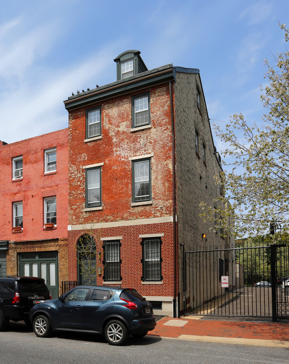 207-209 Vine St in Philadelphia, PA - Building Photo