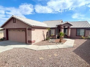 2032 Desert Palms Dr in Fort Mohave, AZ - Foto de edificio - Building Photo
