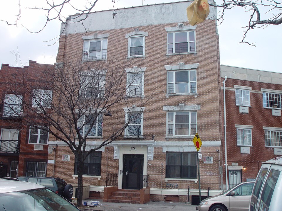 877 Intervale Ave in Bronx, NY - Foto de edificio