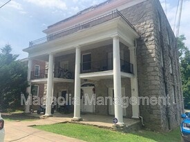 215 W Young Ave in Henderson, NC - Building Photo