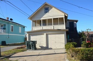 1811 52nd St in Galveston, TX - Building Photo
