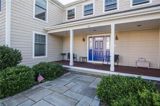 573 Wolcott Ave in Middletown, RI - Building Photo - Building Photo
