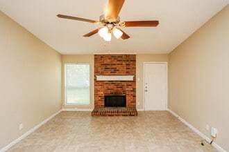 4214 Worth Forest Dr in Arlington, TX - Building Photo - Building Photo