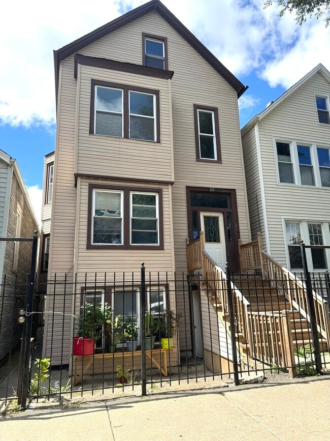 1632 N Fairfield Ave in Chicago, IL - Building Photo - Building Photo