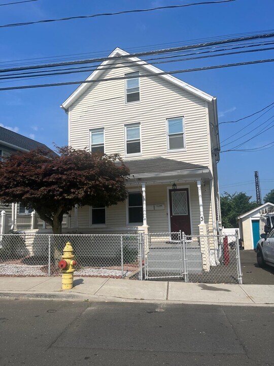 3 Laura St in Norwalk, CT - Building Photo
