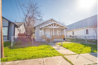 1518 Burnet St in San Antonio, TX - Building Photo - Building Photo