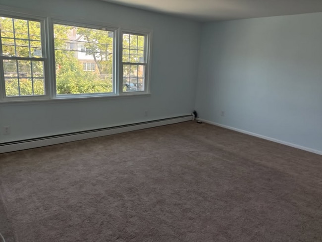 809 John F. Kennedy Blvd in Bayonne, NJ - Foto de edificio - Building Photo