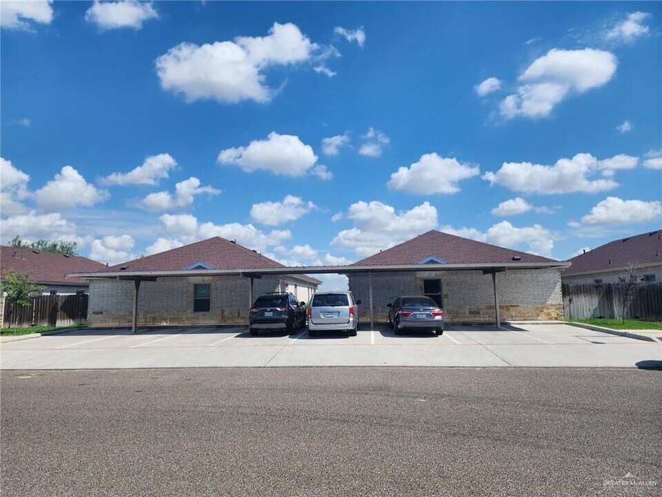 14 W Garfield Ave in Alton, TX - Building Photo