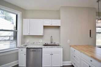 623 Riddle Rd, Unit 2 in Cincinnati, OH - Building Photo - Building Photo