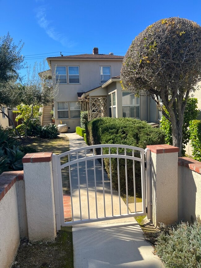 4707 Clark Ave, Unit 4707.5