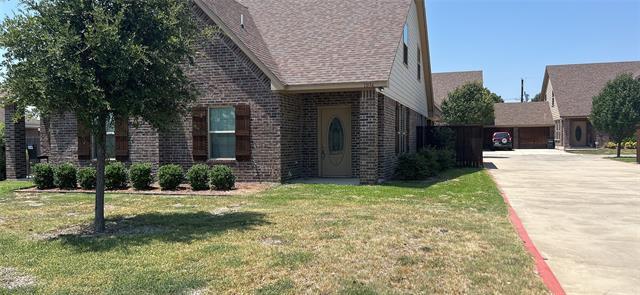 1036 Winscott Rd in Benbrook, TX - Building Photo