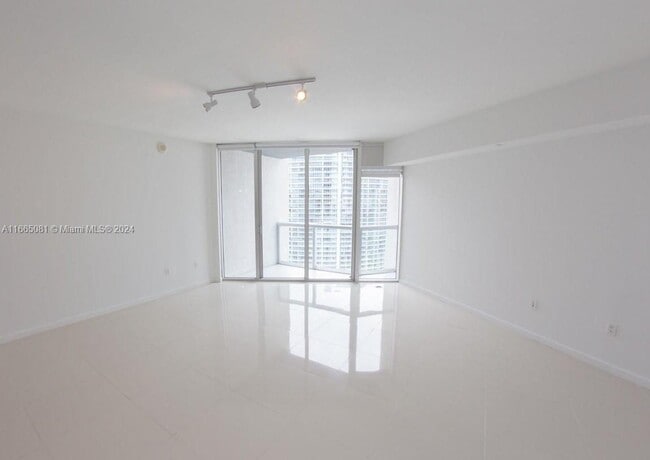 475 Brickell Ave, Unit #3808 in Miami, FL - Building Photo - Building Photo