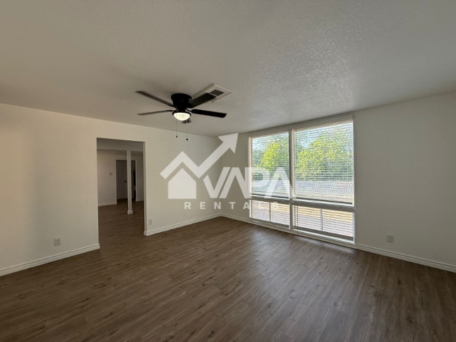 4411 Eisenhauer Rd in San Antonio, TX - Building Photo - Building Photo