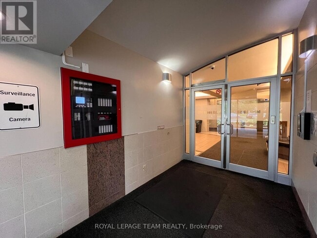 900 Dynes Rd in Ottawa, ON - Building Photo - Building Photo