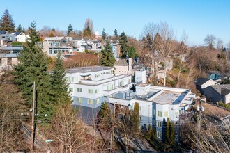 Arboretum View Apartments in Seattle, WA - Building Photo - Building Photo