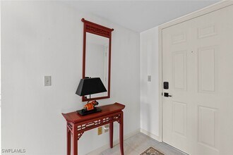 722 10th Ave S in Naples, FL - Foto de edificio - Building Photo