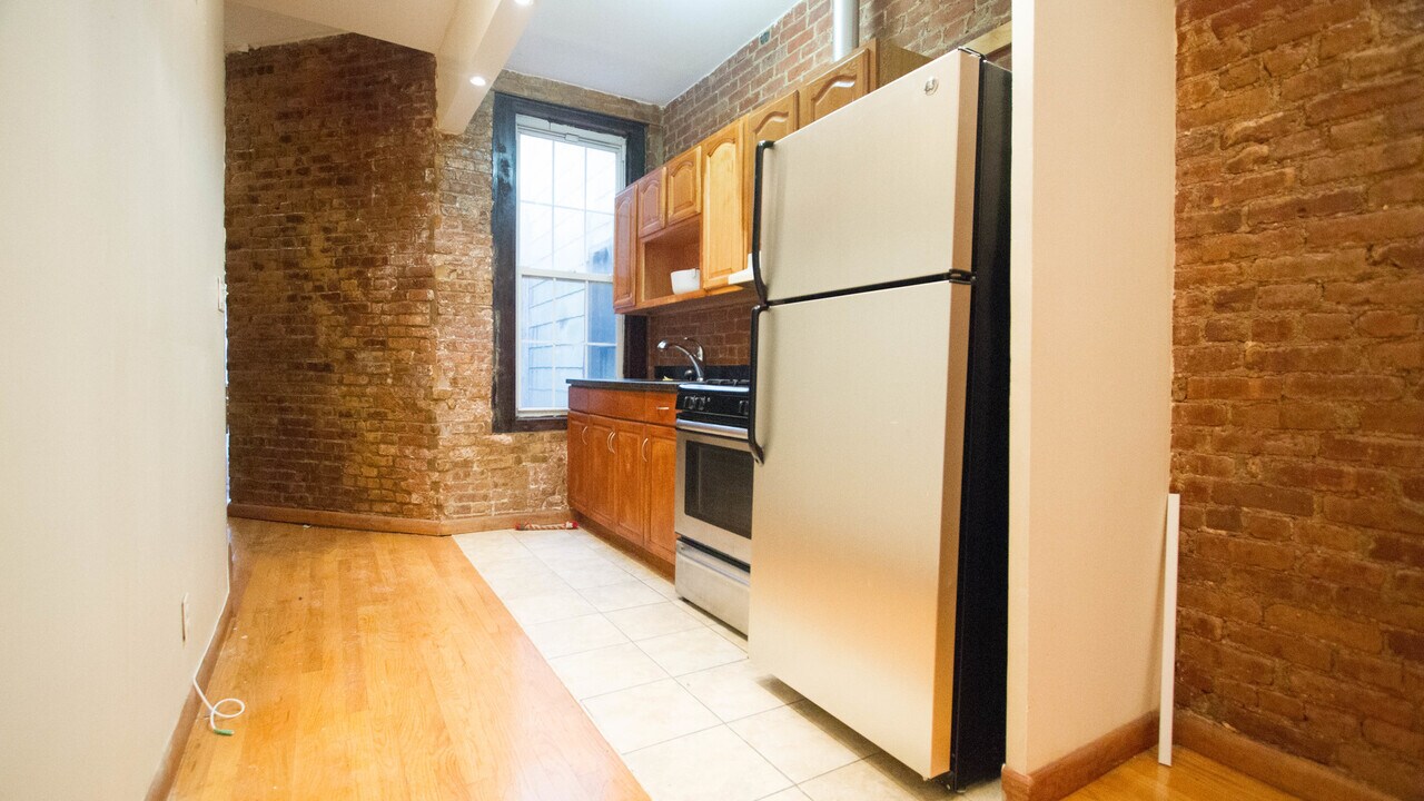 840 Hart St in Brooklyn, NY - Building Photo