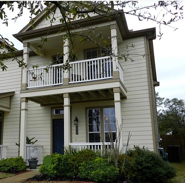 property at 2215 Walnut Fair Ln