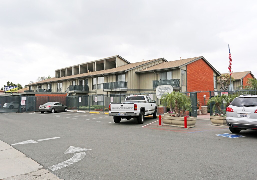 Regency West Apartments in Tustin, CA - Building Photo