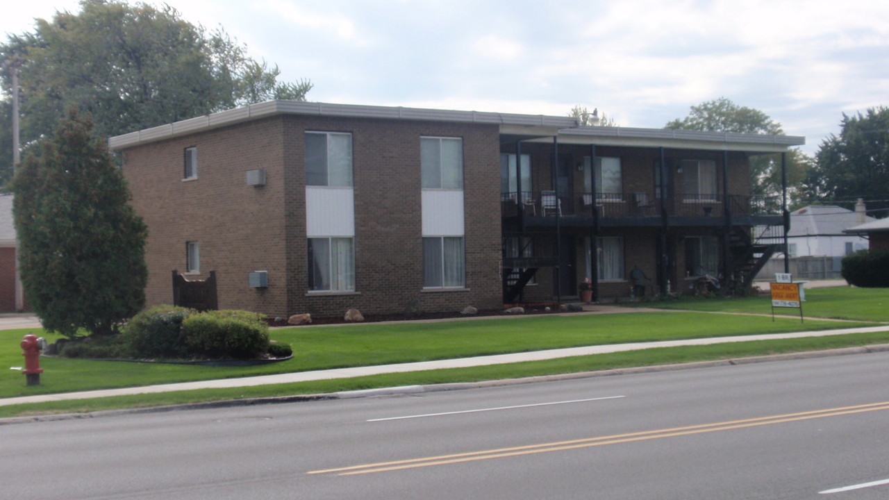 Nor East Apartments in Eastpointe, MI - Foto de edificio