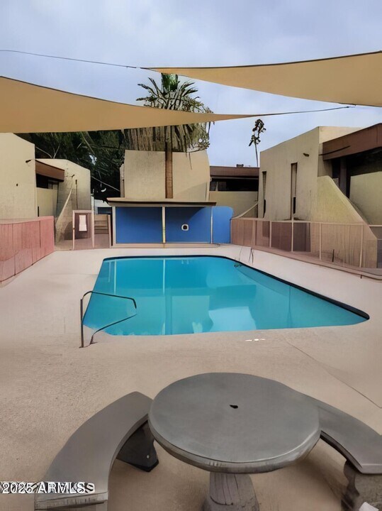 1701 W Tuckey Ln in Phoenix, AZ - Building Photo