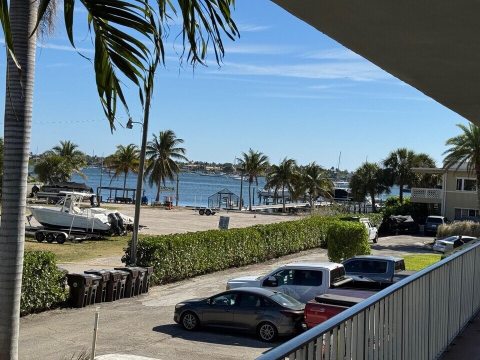 4802 N Flagler Dr in West Palm Beach, FL - Building Photo