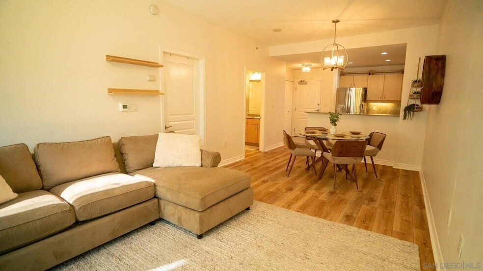 300 W Beech St in San Diego, CA - Foto de edificio