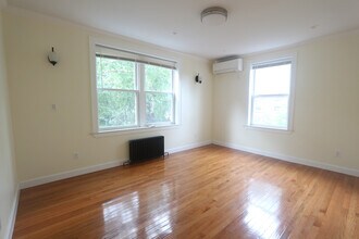 4412 Barnett Ave, Unit 2F in Sunnyside, NY - Building Photo - Building Photo