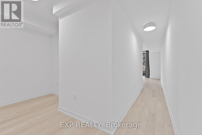 357-357 King St W in Toronto, ON - Building Photo - Building Photo